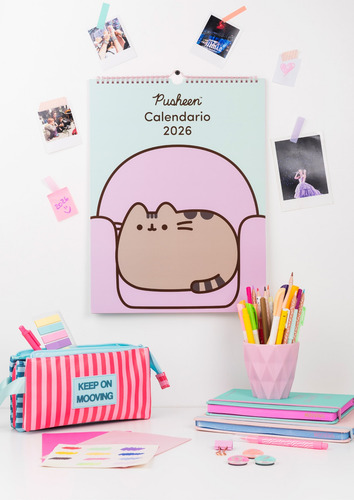 CALENDARIO MENSUAL PUSHEEN 2026 + STICKERS ANILLADO MOOVING